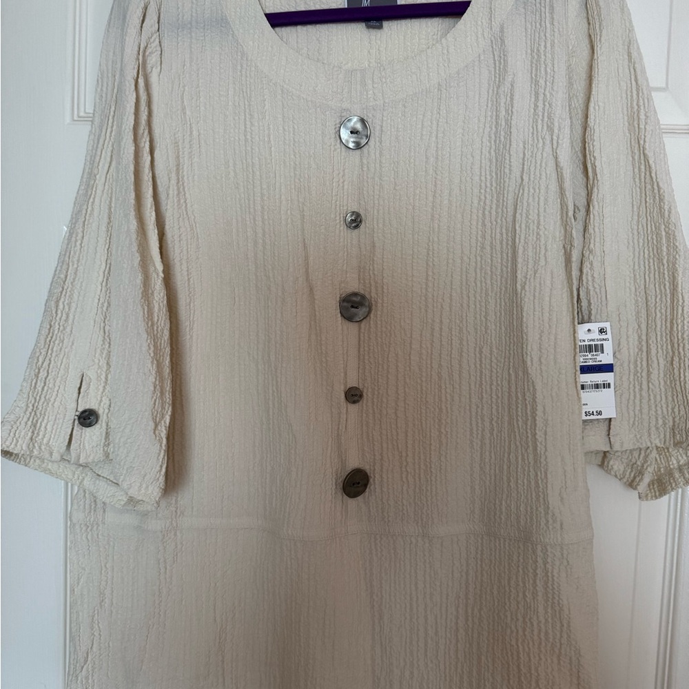 JM collection Cream Button-Up Blouse. Size XL